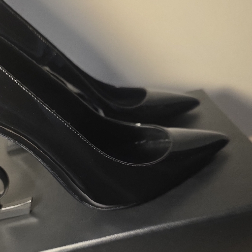 Saint Laurent Glossy Black Heels with Iconic Logo Heel - Picture 7 of 9